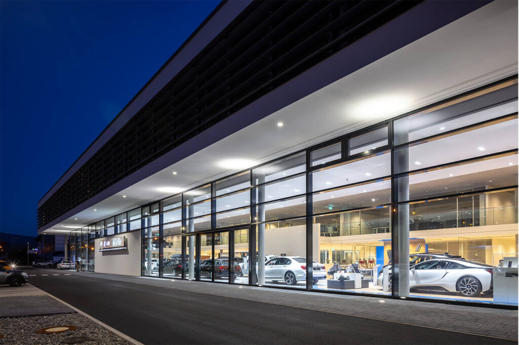 Neubau eines Multifunktionsgebäudes für ein Autohaus in Freiburg
